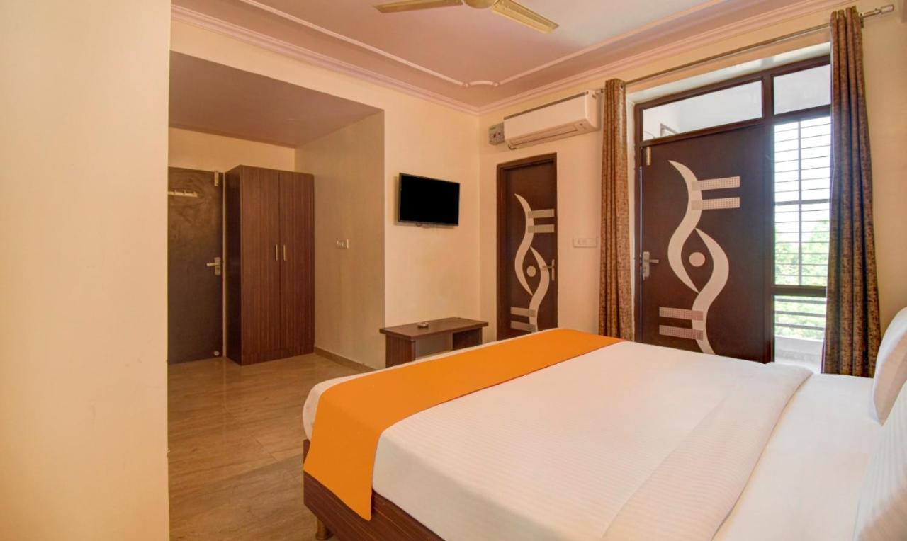 Hotel Radha Nikunj Residency Τζαϊπούρ Εξωτερικό φωτογραφία